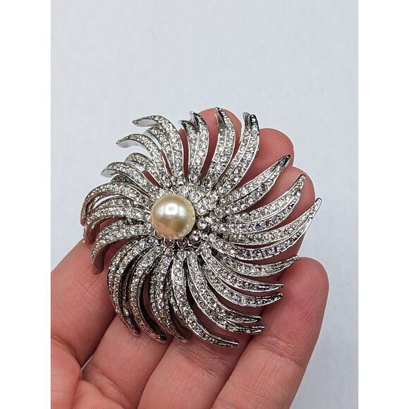 Vtg KJL Kenneth J Lane Crystal Rhinestone Faux Pearl Sunburst Silver Pin Brooch - Picture 5 of 9